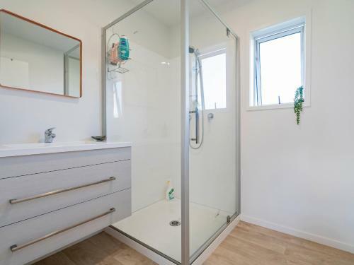 Sundaze Escape - Cooks Beach Holiday Home
