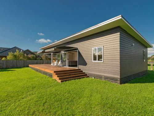 Sundaze Escape - Cooks Beach Holiday Home