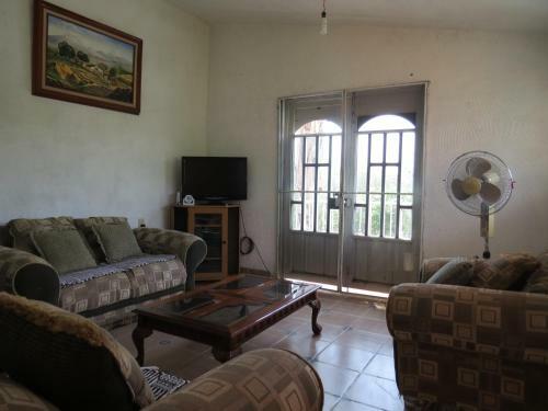 Bonita Casa Con Alberca En Mazatepec, Morelos
