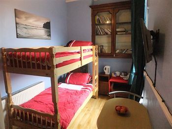 Hostal Heavenly Nights Guest House