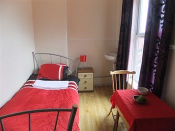 Hostal Heavenly Nights Guest House