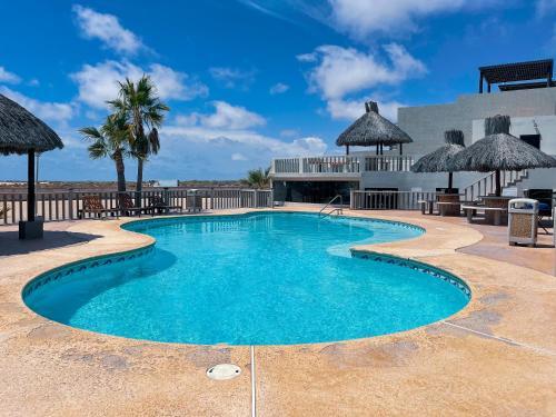 Gated 2br Apartment Near Sandy Beach