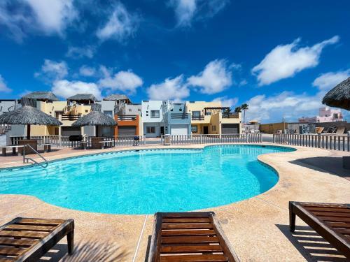 Gated 2br Apartment Near Sandy Beach