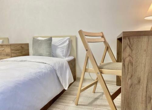 Top Location Apartment With 2bath & Parking For 6 Guests