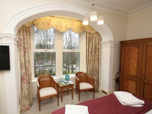 Ascot House Hotel