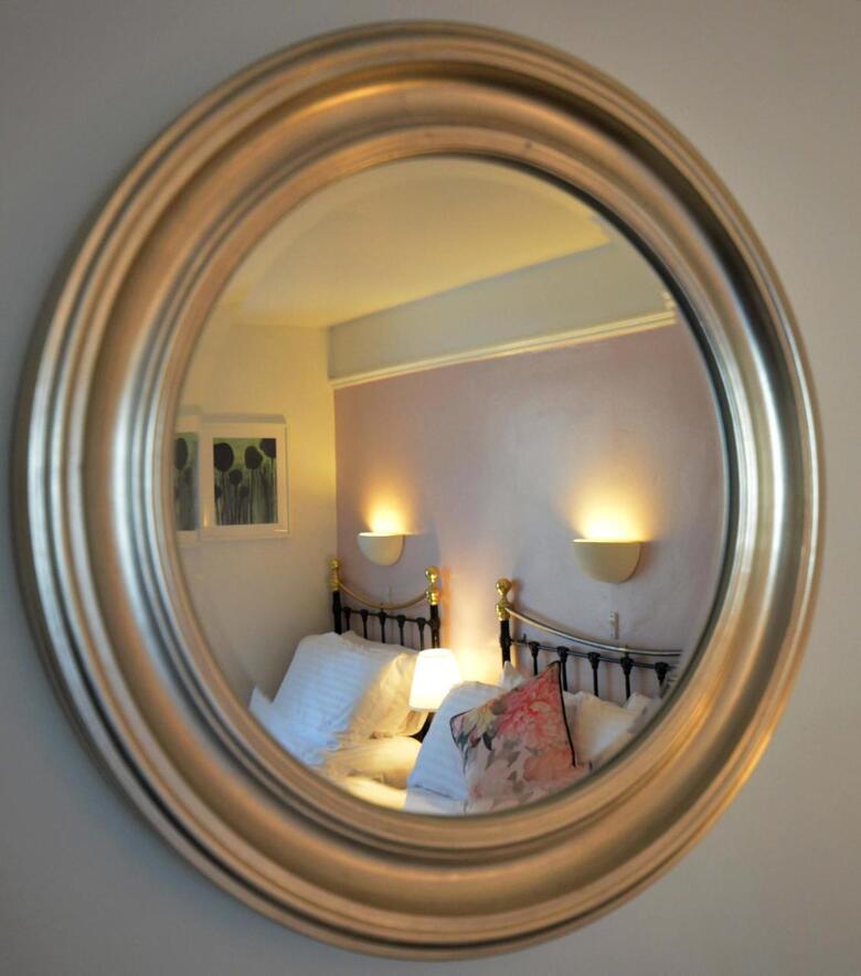 Hostal Newton House Guesthouse