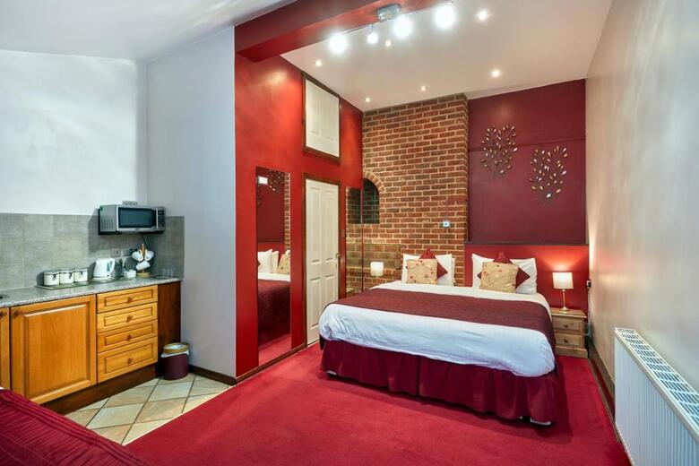 Hostal Conifers Guest House