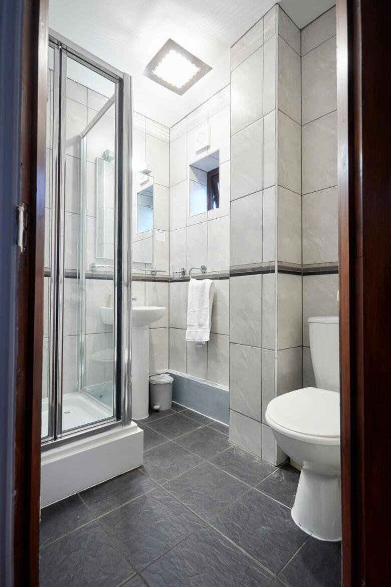 Hostal Conifers Guest House