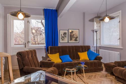 Colorful Two Bedroom Apartment Next To Serdika Center Sofia