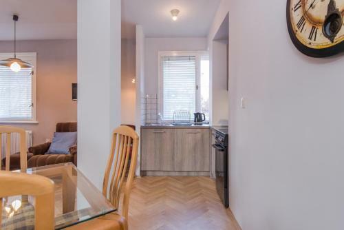 Colorful Two Bedroom Apartment Next To Serdika Center Sofia