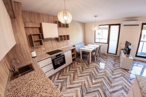 Bright 1bdr Apartment With A Balcony