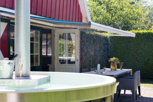 de Brittenburg With Hot Tub & Sauna