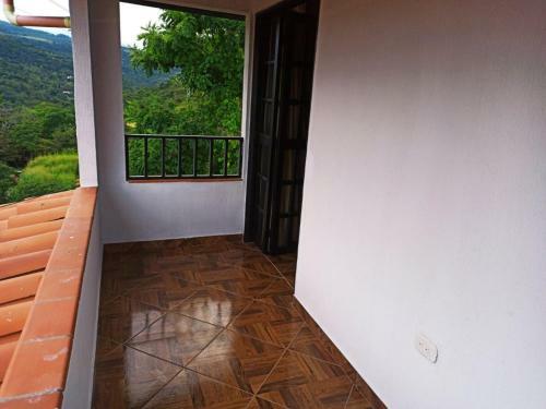 Casa Caba�a Balconcitos En San Gil