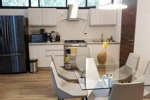 Bed & Breakfast Casa Koala II Ac, Sleeps 10, 2 Bikes, Hammock