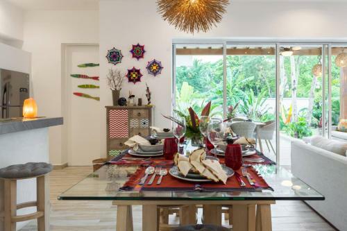 Yaakunah Dine Poolside At A Chic Paradise Villa In Tulum