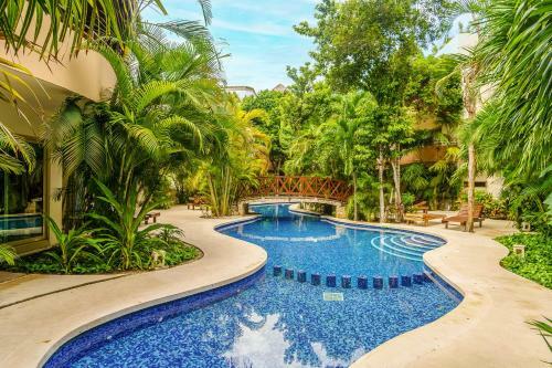 Garden Terrace Condo Plus Bikes Available & Pool Onsite