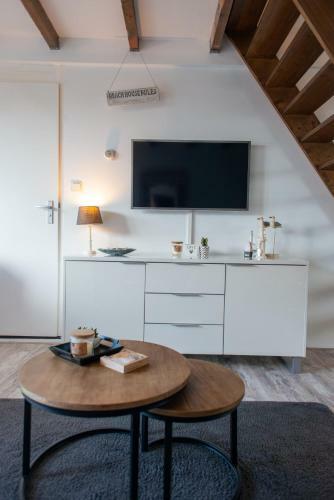 Strandhuis de Zeeparel Met Hottub