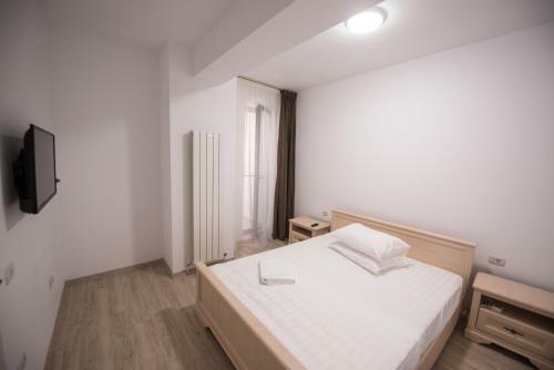 New Central Lake Apartment Mamaia Iaki