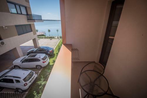 New Central Lake Apartment Mamaia Iaki