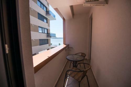 New Central Lake Apartment Mamaia Iaki