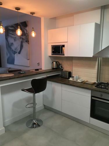 Adams Apartment Onix Blue