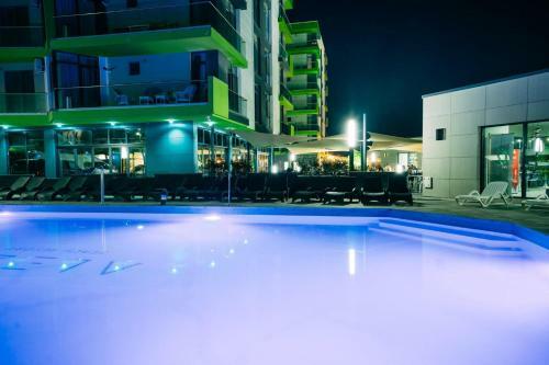 Apartamento Gray Boutique In Alezzi Beach Resort