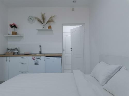 Casuta Cu Tei-lime House