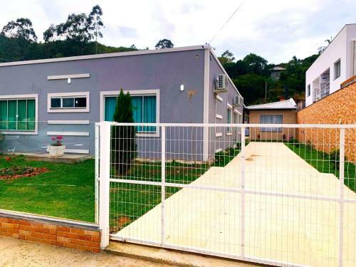 Casa Flor de Lis: Piscina, Gourmet E Conforto
