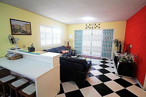 Casa Com Piscina, Churrasqueira E Oito Su�tes