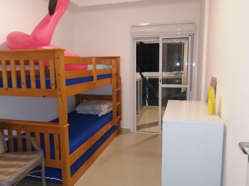 Apartamento, Ampla Sacada Com Vista Para O Mar!