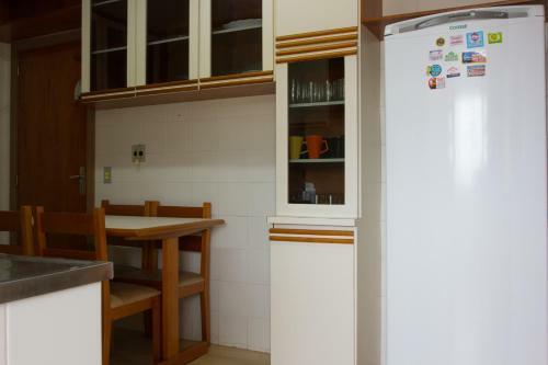 Apartamento Av Das Hort�nsias 3 Quartos 3 Banheiros