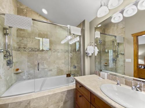 Ridge Street Chalet B Townhouse