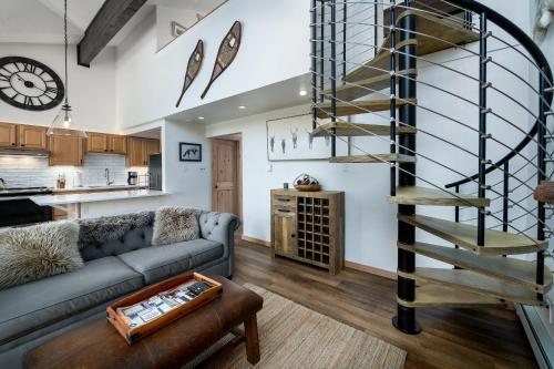 Inner Circle 15 Serenity Condo Great Breck Location