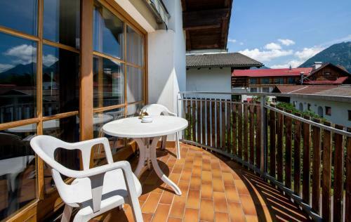 Wonderful Bright Apartment With Balcony & Garden