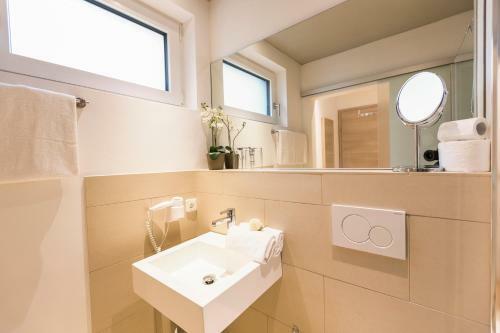 Room 4 & 5 Apartments