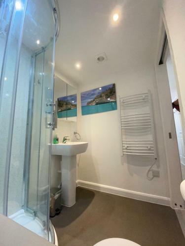 Hostal Comfortable Cosy Double Ensuite Room 'karibu'