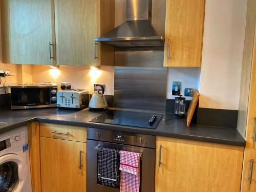 Chertsey - Beautiful Modern 2 Bedroom Apartment