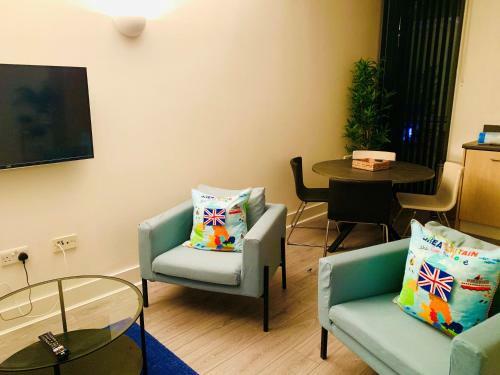 Chertsey - Beautiful Modern 2 Bedroom Apartment