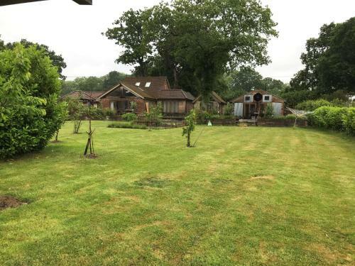 Prestwick Oak - Open Plan 2 Double Ensuite Rural Oak Framed House Sleeps 4 Plus Aonb
