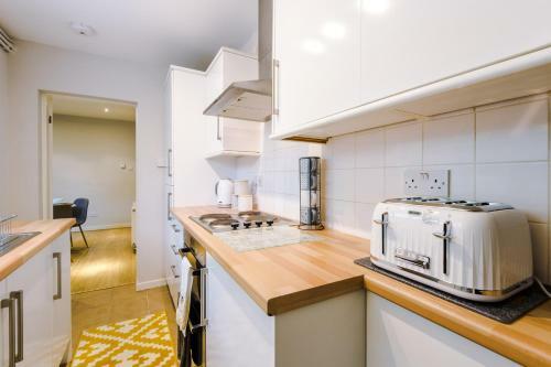 Quaint 2 Bedroom City Cottage