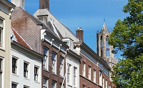 Large Historical Apartment & Canal Terrace