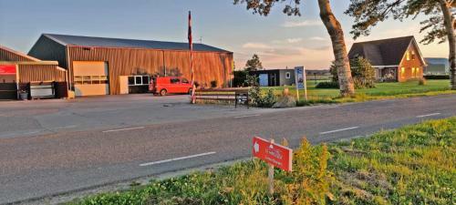 Hotelhuisje Warmenhuizen #d