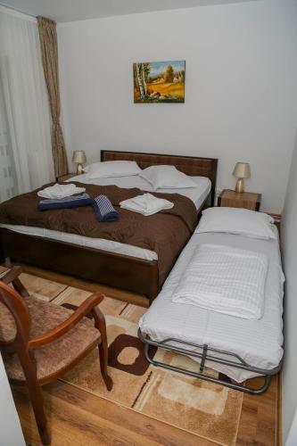 Hostal Pensiunea 2 A-mici