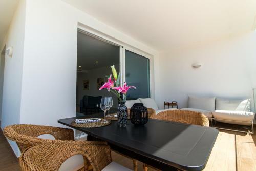 Stylish Apartment In Porto de M�s Lagos