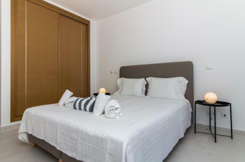 Stylish Apartment In Porto de M�s Lagos