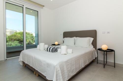 Stylish Apartment In Porto de M�s Lagos