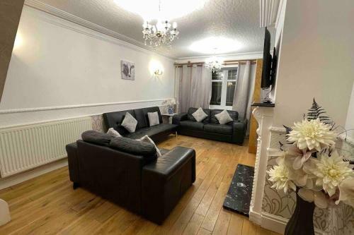 Villa 3 Bed Detached Bungalow With Big Garden