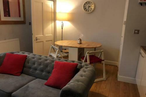 8a Tweed Cottage, Just Off The High St In Peebles