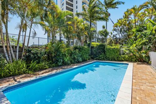 Spacious Apartment With Pool In Prime Location