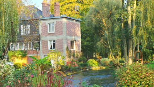 Cabanes Flottantes Et G�tes Au Fil de L'eau